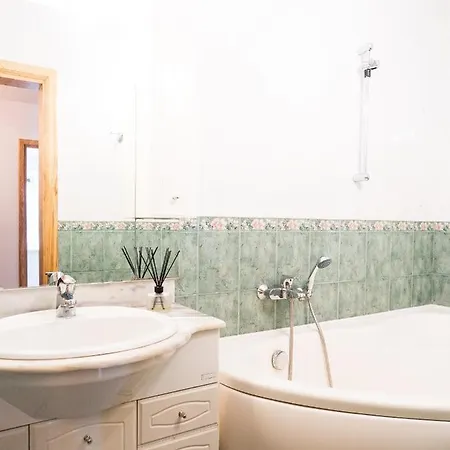 ☆ New & Modern Flat With Bath In Center Апартаменты